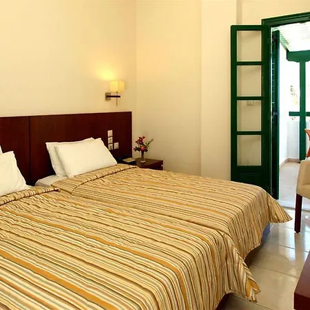 Skiathos Club & 4*