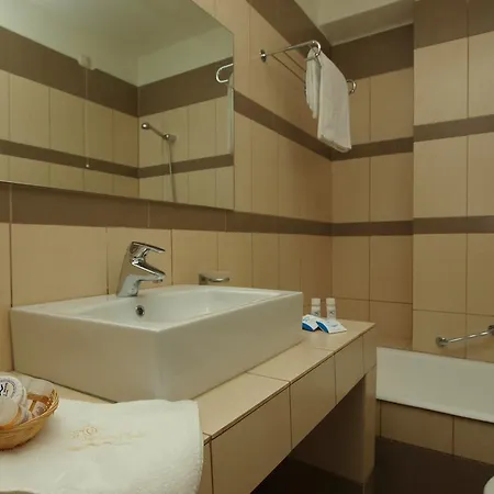 Skiathos Club & 瓦西里亚斯