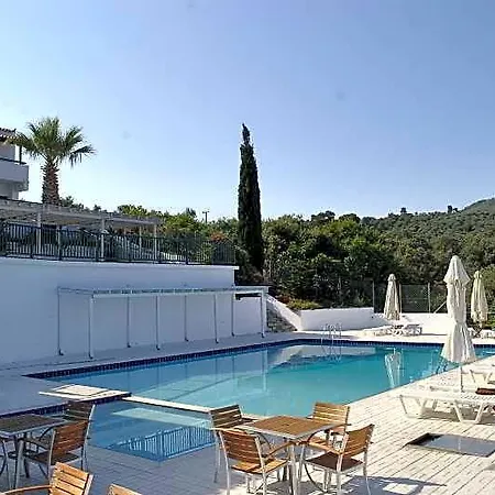Skiathos Club & 4*