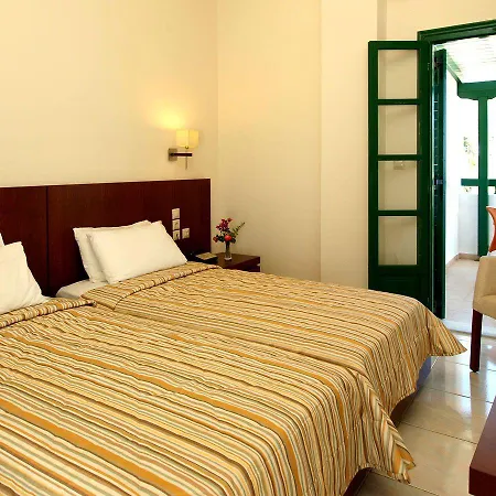 Skiathos Club & Hotel 4*